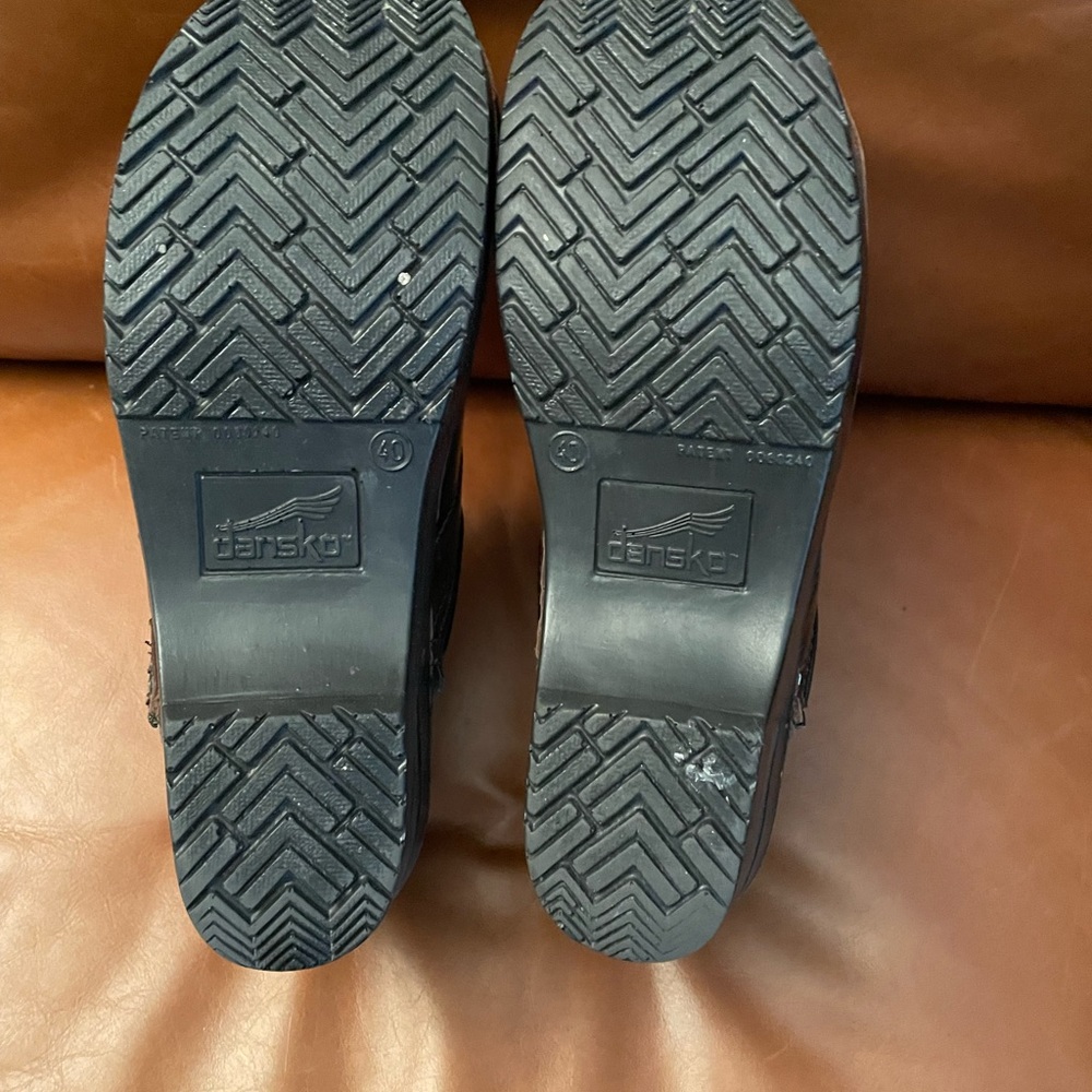 Dansko Clogs- Hardly Worn - image 4
